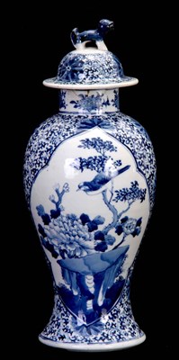 Lot 93 - A 19TH CENTURY BLUE AND WHITE CHINESE BALUSTER...