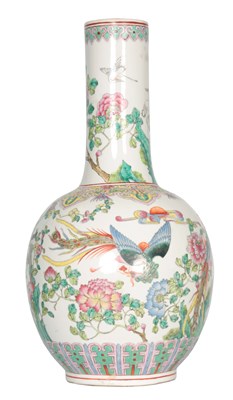 Lot 173h - A LARGE FAMILLE VERTE BULBOUS VASE decorated...