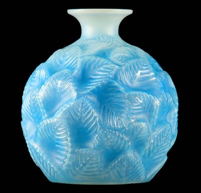 Lot 21d - R LALIQUE, AN OPALESCENT AND BLUE STAINED...