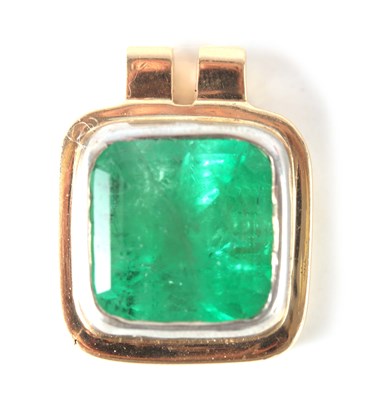 Lot 177 - A LARGE 18CT GOLD AND EMERALD PENDANT width of...