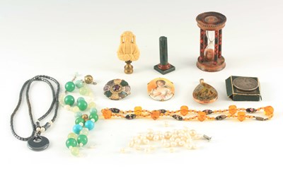 Lot 205 - A SELECTION OF JEWELLERY ITEMS INCLUDING A...