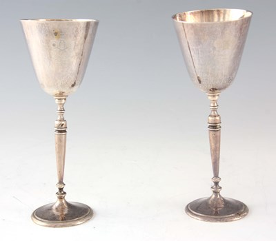 Lot 256 - A PAIR OF ELIZABETH II SILVER TEWKESBURY...