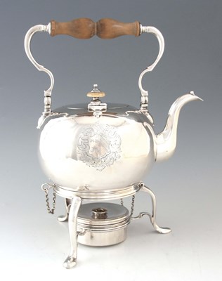 Lot 257 - A GEORGE I SILVER KETTLE ON STAND the hinged...