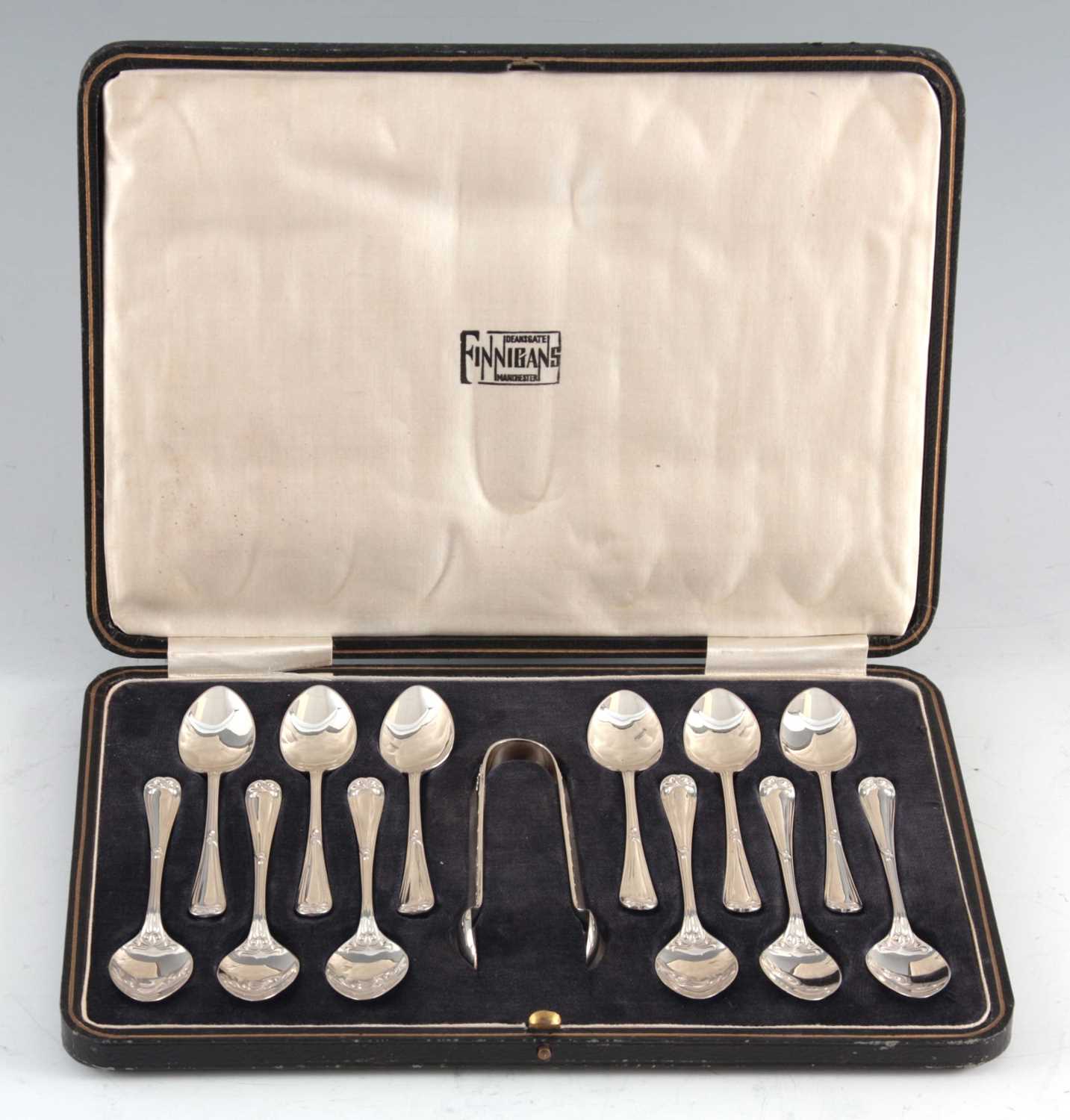 Lot 270 - A GEORGE V CASED SET OF TWELVE TEASPOONS AND...