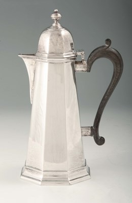 Lot 347 - AN EDWARD VII SILVER COFFEE POT of tapering...