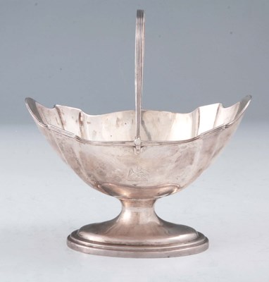 Lot 353 - AN EDWARD VII SILVER SWING-HANDLE BASKET with...