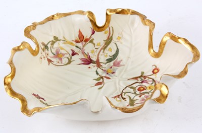 Lot 57 - A ROYAL WORCESTER FANCY GILT SCALLOP EDGED...