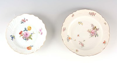 Lot 42 - AN 18TH CENTURY SCALLOP EDGE MEISSEN SHALLOW...