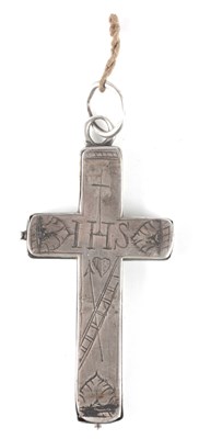 Lot 477 - A 17TH CENTURY ENGRAVED RELIQUARY SILVER CROSS...