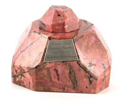 Lot 595 - AN EARLY 20TH CENTURY RUSSIAN RHODONITE...