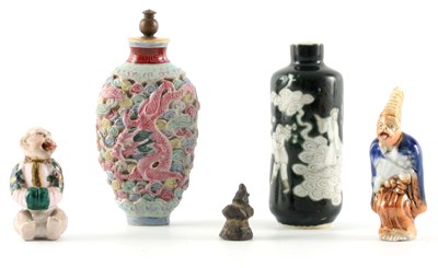 Lot 67 - A SELECTION OF FOUR CHINESE PORCELAIN...