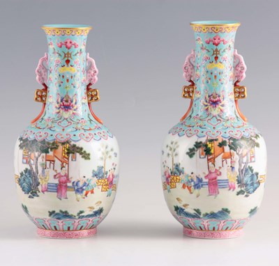 Lot 71 - A FINE PAIR OF CHINESE REPUBLIC PERIOD FAMILLE...