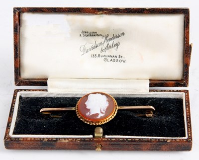 Lot 224 - A HARDSTONE SET CAMEO BROOCH on gold metal of...