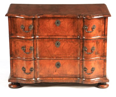 Lot 1065 - A EARLY 18TH CENTURY DUTCH WALNUT SHAPED FRONT...