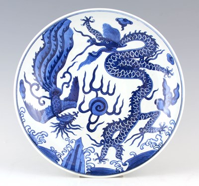 Lot 112 - A CHINESE BLUE AND WHITE PORCELAIN CHARGER...