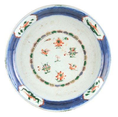 Lot 115 - AN 18TH CENTURY CHINESE PORCELAIN DISH...