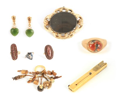 Lot 241 - A SELECTION OF JEWELLERY INCLUDING A GROUP OF...