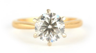 Lot 251 - A LADIES 2CT SOLITAIRE DIAMOND RING the...