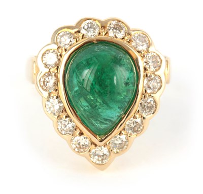 Lot 256 - A LADIES 18CT YELLOW GOLD EMERALD AND DIAMOND...