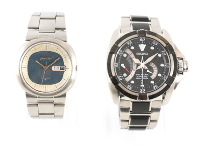 Lot 268 - TWO GENTLEMEN'S MODERN SEIKO WRIST WATCHES...