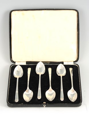 Lot 292 - A CASED SET OF SIX GEORGE VI SILVER GRAPEFRUIT...