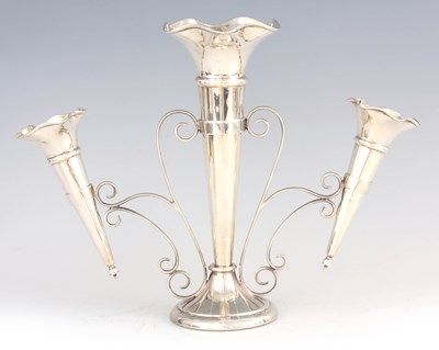 Lot 358 - AN EARLY 20TH CENTURY SILVER CENTREPIECE/SPILL...