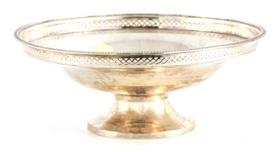 Lot 363 - A SILVER FOOTED BOWL having pierced gallery on...