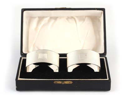 Lot 419 - A CASED PAIR OF GEORGE V CHEQUERED SILVER...