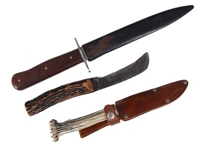 Lot 364 - A GERMAN WW2 PATTERN BOOT KNIFE the blade...