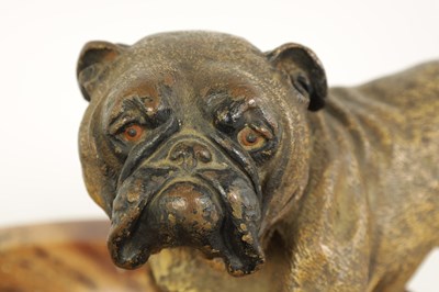 Lot 593 - ATT. FRANZ BERGMAN A LARGE EARLY 20TH CENTURY AUSTRIAN COLD PAINTED BRONZE AND AGATE DESK TIDY