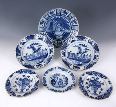 Lot 38 - A COLLECTION OF 18TH CENTURY BLUE AND WHITE...