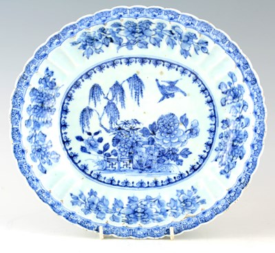 Lot 96 - AN 18TH CENTURY CHINESE PORCELAIN BLUE AND...