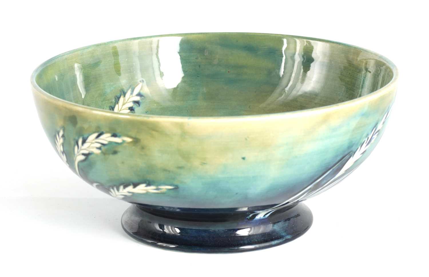 Lot 101 - A 1930S/40S MOORCROFT FOOTED LARGE BOWL...