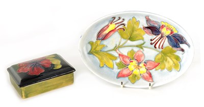 Lot 148 - A LATE MOORCROFT OVAL SHALLOW DISH tube lined...