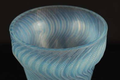 Lot 22 - AN R LALIQUE FRANCE "ACTINIA" OPALESCENT AND...
