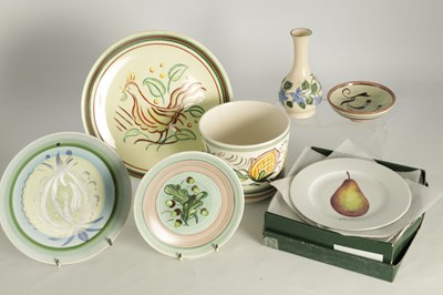 Lot 257 - A SMALL COLLECTION OF STUDIO CERAMIC PIECES...