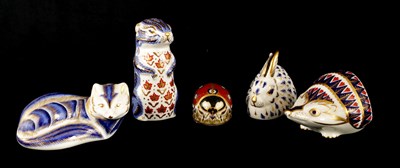 Lot 286 - A GROUP OF FIVE VARIOUS ROYAL CROWN DERBY...