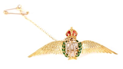 Lot 335 - A WW2 9CT GOLD RAF SWEETHEART BROOCH with...