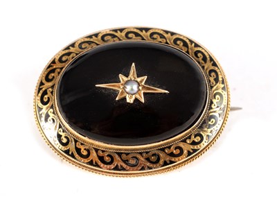 Lot 339 - A 19TH CENTURY 15CT GOLD AND ENAMEL OVAL...