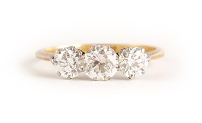 Lot 352 - A LADIES THREE STONE DIAMOND RING on an 18ct...