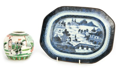 Lot 390 - AN 18TH CENTURY CHINESE NANKIN BLUE AND WHITE...