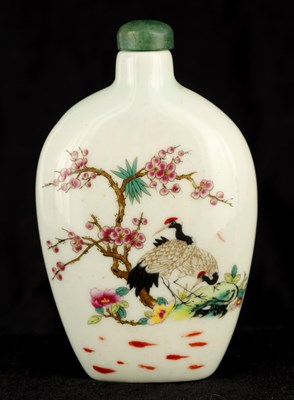 Lot 391 - A 19TH CENTURY CHINESE FAMILLE ROSE SNUFF...