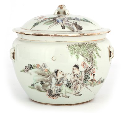 Lot 407 - AN 18TH CENTURY CHINESE PORCELAIN FOOD JAR AND...