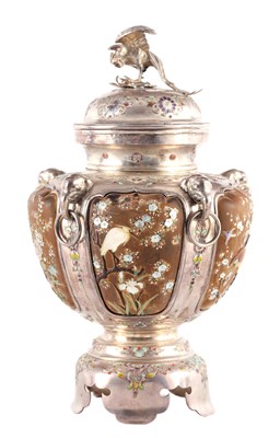 Lot 433 - A JAPANESE MEIJI PERIOD SILVER & GOLD LACQUER...