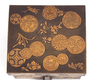 Lot 465 - A JAPANESE MEIJI PERIOD LACQUERED BOX AND...