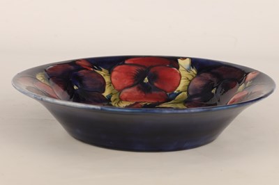 Lot 70 - A 1930S/40S MOORCROFT LARGE SHALLOW DISH WITH...
