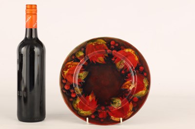 Lot 85 - A 1930S MOORCROFT AUTUMN LEAF AND BERRY...
