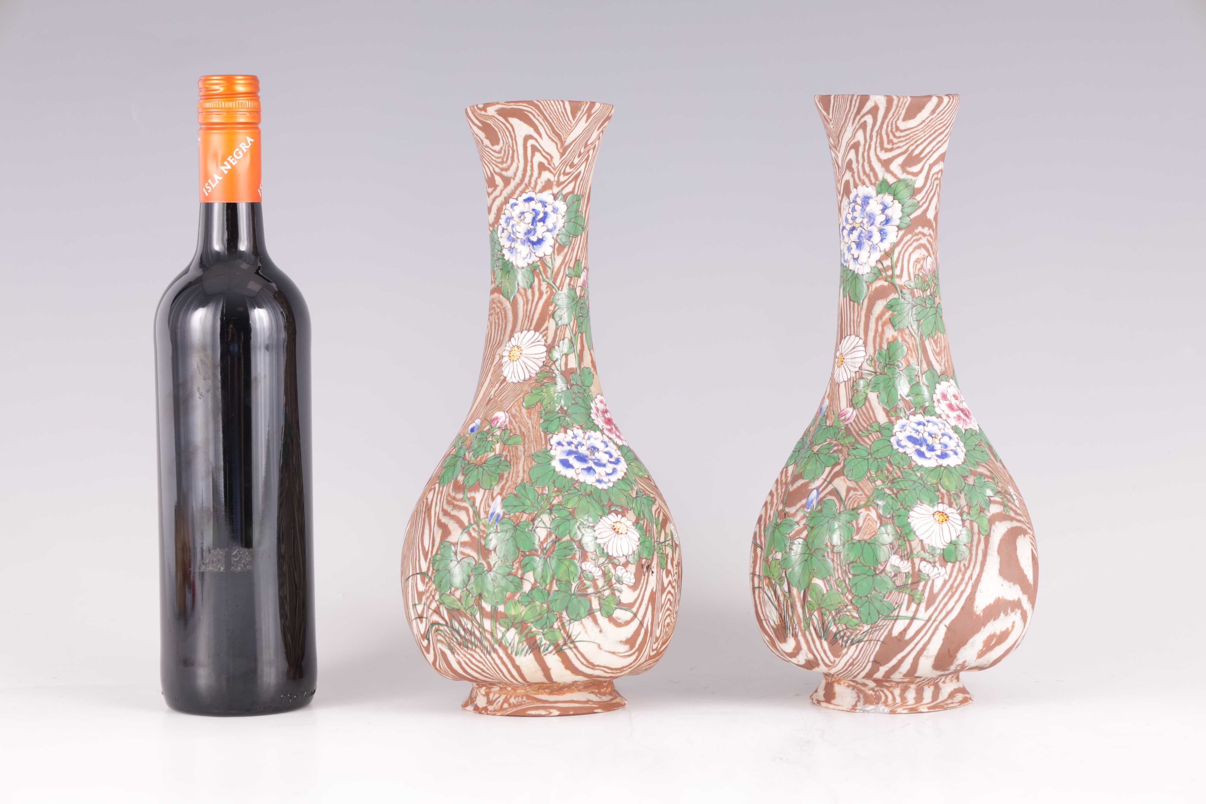 Lot 61 - A PAIR OF MEIJI PERIOD JAPANESE MARBLED BISC