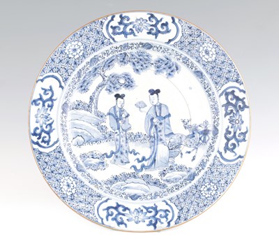 Lot 129 - AN 18TH CENTURY CHINESE BLUE AND WHITE CHARGER