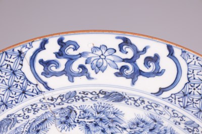 Lot 129 - AN 18TH CENTURY CHINESE BLUE AND WHITE CHARGER